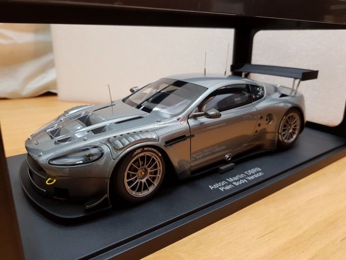 ミニカー AUTOart Aston Martin DBR9 Plain Body ミニカー AUTOart Aston Martin DBR9 Plain Body 1/18 Diecast