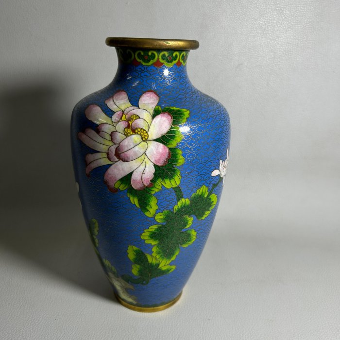 古玩輕鬆拍】老日本七寶燒(景泰藍) 掐絲琺瑯滿雲花卉紋銅口花瓶