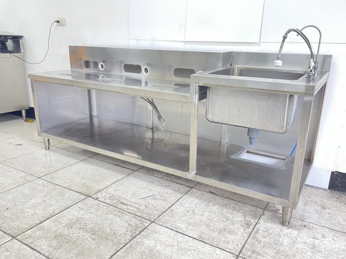 鑫忠廚房設備-餐飲設備：二手厚料煮茶爐台水槽-賣場有烤箱-冰箱-工作台-電磁爐-快速爐-熱水機-攪拌機-果汁機-西餐爐