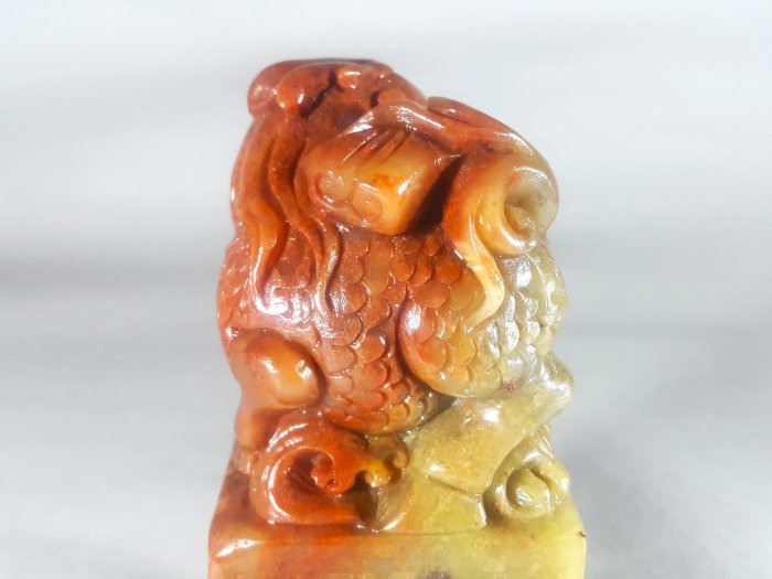 印材　龍紋彫刻　印章　寿山石 寿山石 印材（角） 龍の彫刻 小 20×20mm [IK0001109] : 水晶石