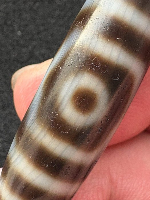 嚴選仿純三眼天珠，尺寸39.5X12.5，手工畫線包漂油潤，風化自然天然