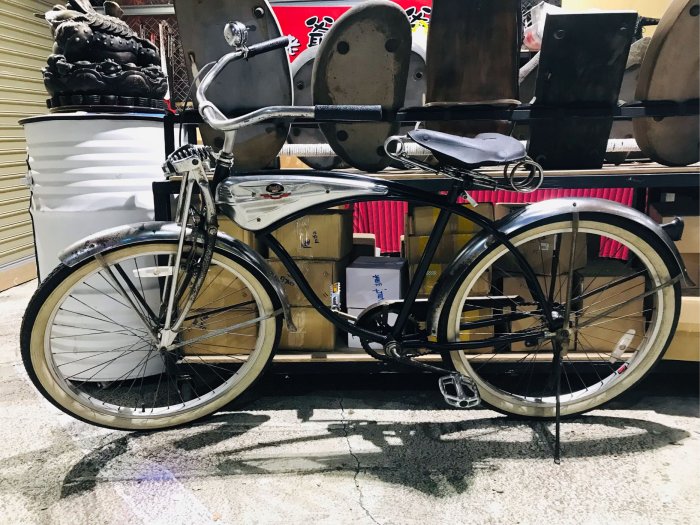 可口可樂？美式。古董腳踏車