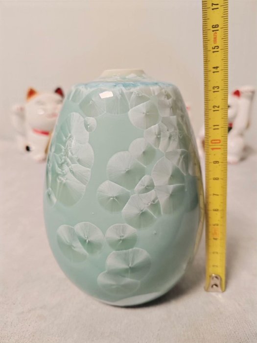 五雲窯三代前田喜代范師傳結晶青瓷花瓶，獨特器型與美彩晶紋推薦收藏