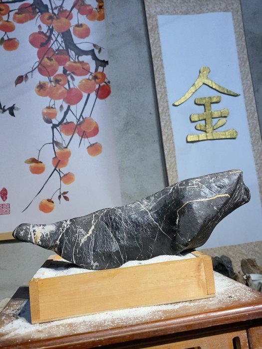 嚴選靈璧石磬天然原石，山水造型伴美紋理，適合魚缸造景擺放，音色晶瑩