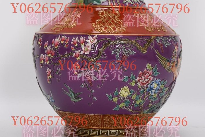 清乾隆，琺瑯彩胭脂紅雕刻花鳥花瓶，高29.7公分，口徑11.6公分，肚徑1