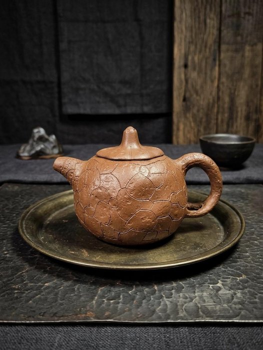 中国 宜興 紫砂 茶壺 紫泥 六角壺 底部刻款あり 共箱傷有り 骨董品 煎茶道具 早期老藏紫砂壺#55 - 供春紫砂壺(底款：中國宜興/上蓋落款：建國)二廠