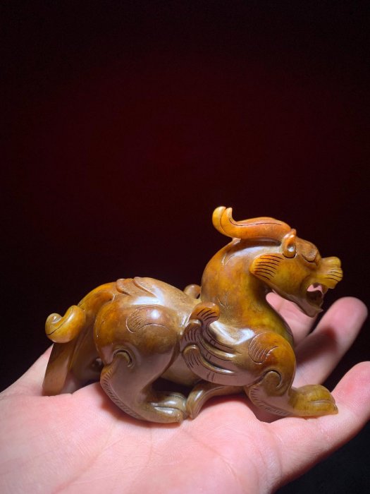 舊高古玉，戰漢玉器，老玉和田玉瑞獸造型獨特，工藝精湛，玉質細膩