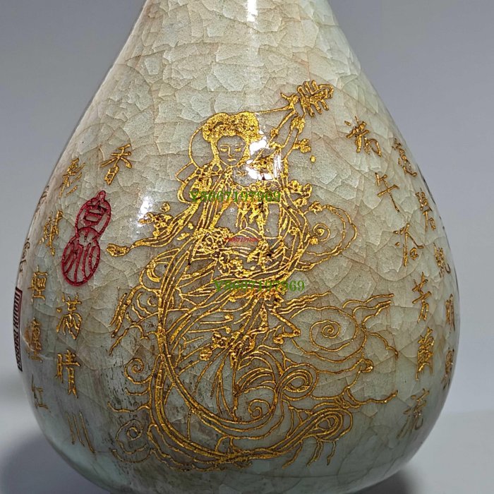 收藏品！宋官窯汝瓷冰裂紋冰花刻字描金賞瓶擺件：該器型規整、皮殼老辣