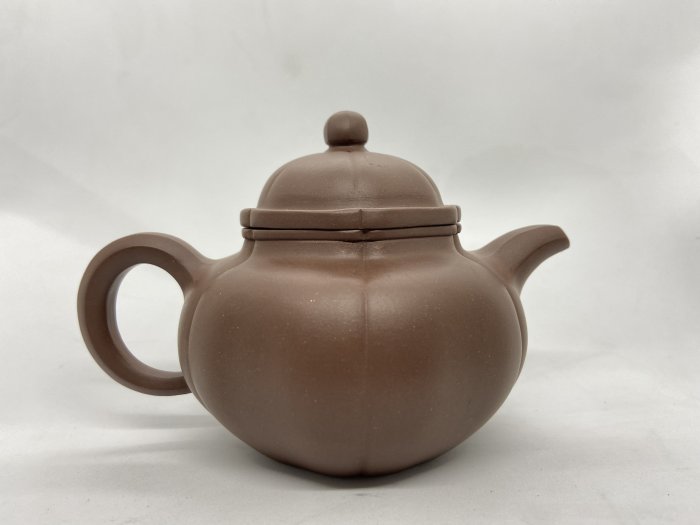 楓香堂= 宜興紫砂紫泥菱花壺江曉穎款| Yahoo拍賣