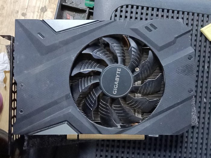 【三和電腦配件店】技嘉GTX 1660 Super顯卡,6GB顯存,單風扇設計,適合小機箱 成色幾乎全新,無拆無修,功能完好。需要直接拍