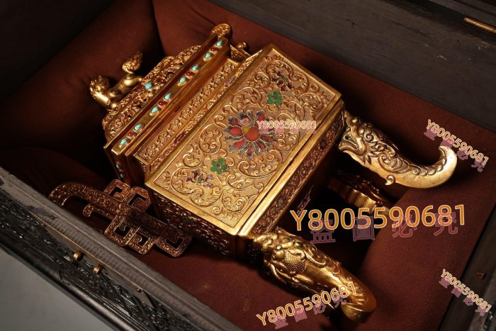 珍品清代宮廷御藏罕見高浮雕鏨刻鎏金方獅子蓋熏香爐工古董舊藏擺件【景