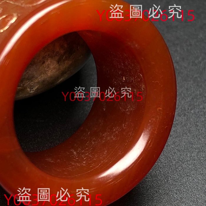 160舊藏漢代瑪瑙扳指材質：瑪瑙尺寸：內經23毫重量：22克歷史文化古玩