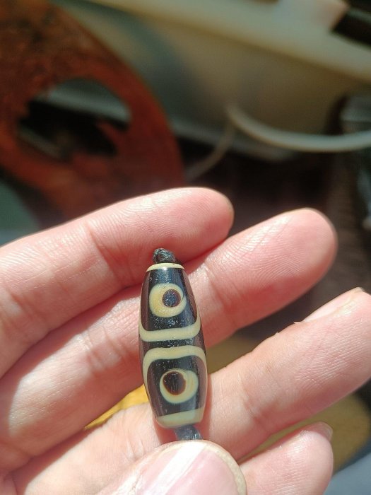 藏傳清代老琉璃天珠尺寸27×11mm 黑白分明線條規整百年工藝老道品相以