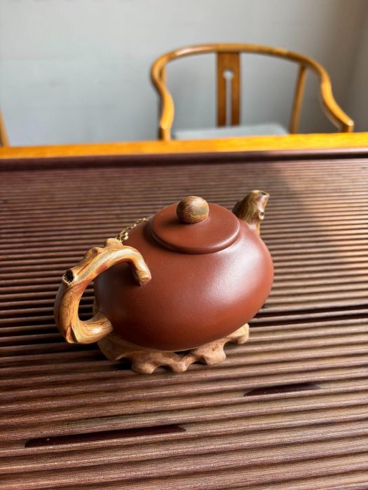嚴選全新宜興紫砂壺——梅花三弄，清水泥手工藝作，340CC九孔泡茶佳器