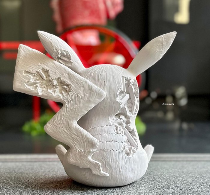 Daniel Arsham Pokemon CRYSTALIZED PIKACHU 神奇寶貝寶可夢坐姿皮卡丘
