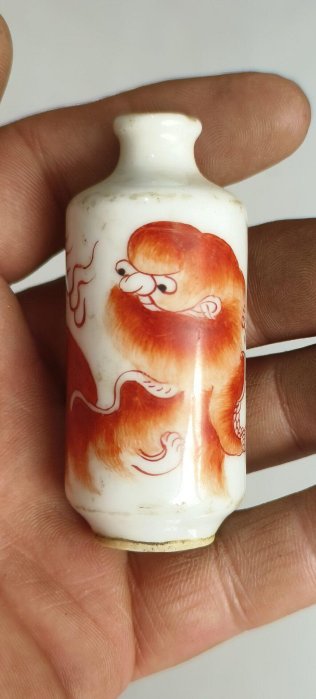 純正超特価 鼻煙壺（獅子）