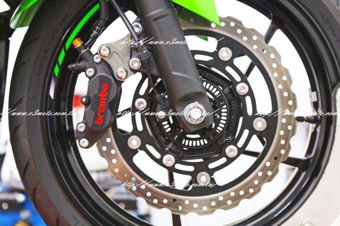 KAWASAKI NINJA400 忍者400 Z400 BREMBO 對四卡鉗 CNC 卡鉗轉接座 卡鉗座 18+