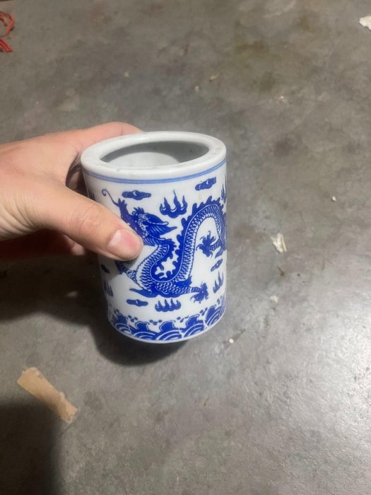 景德鎮雙龍戲珠青花筆筒，全品新貨嚴選推薦，適合收藏與擺置文房四寶
