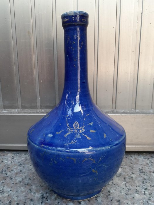 寒武紀文物~晚清~民國祭藍釉金彩花卉紋又稱蓋碗尊長頸瓶（大清乾隆年製
