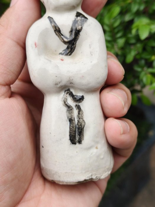 宋金時期磁州窯人物像，白釉黑彩獨特精品，品相完美好如初，生動有趣的