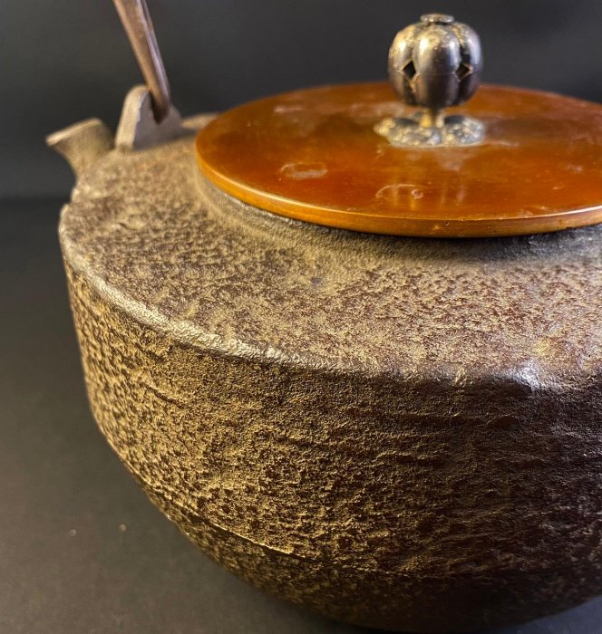 銀摘松下電器昭和２８年生共箱鉄瓶 銀摘松下電器昭和28年生共箱鉄瓶 7-8-38□ 独楽形