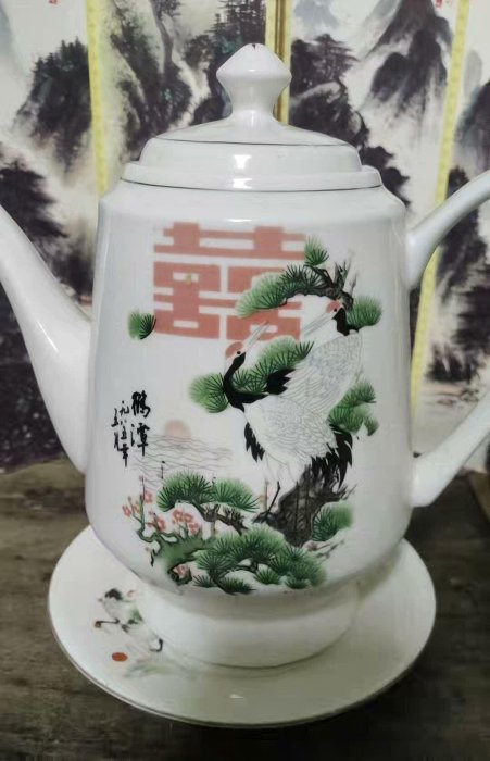 嚴選中國唐山80年代早期鶴潭手工雙喜茶壺，中古珍藏等您擁有。 雙喜