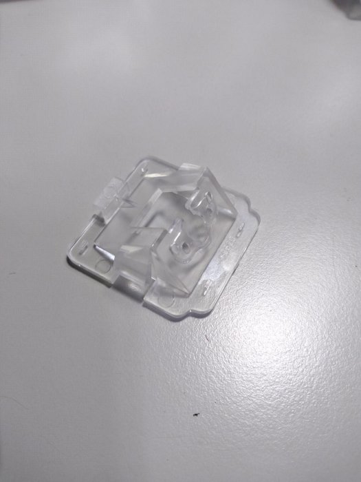 三菱 Outlander 原車預留孔 倒車鏡頭支架（此商品不含倒車鏡頭）