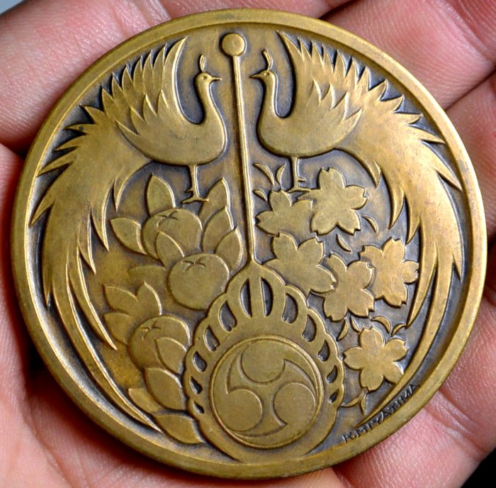 昭和天皇 御即位大禮 鏡型文鎮 萬歳 昭和3年(1928年) 造幣局整 日本1928年昭和3年昭和天皇御即位大禮紀念牌銅章造幣局製| Yahoo拍賣