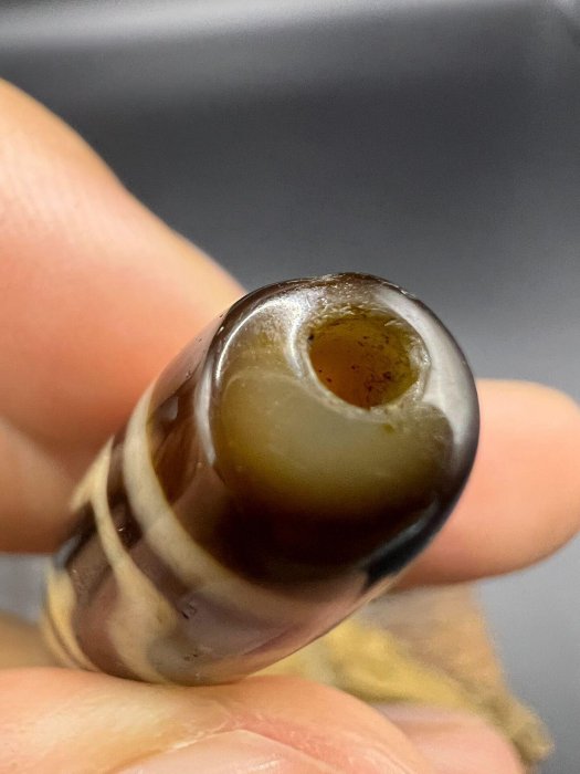 嚴選上肯天珠，如意四眼工藝手工珠，尺寸對孔49.6mm直徑12.2mm，黑白咬
