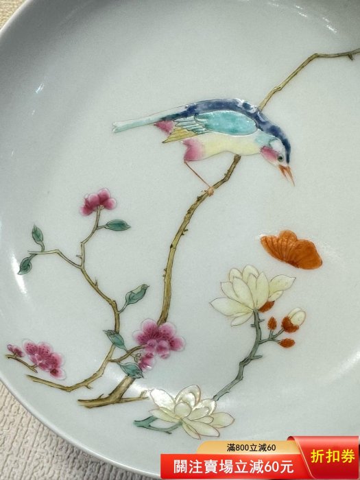 清代雍正粉彩花鳥盤，外胭脂紅釉，內粉彩花鳥紋，盤面畫工細膩，色彩