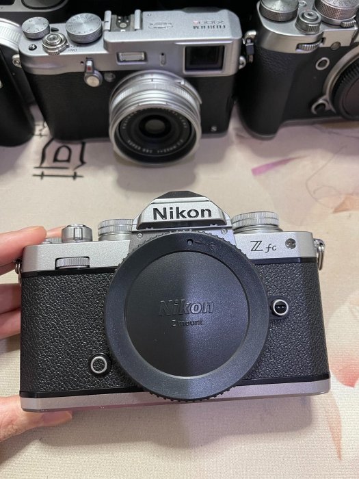 尼康ZFC成色極佳機身配件齊全嚴選二手相機 99新 Nikon ZFC 相機 可換鏡頭 電池線 光學級