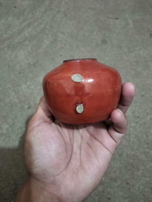 嚴選民國時期珊瑚紅描金小執壺殘件，尺寸精巧品相佳，值得收藏。 珊瑚