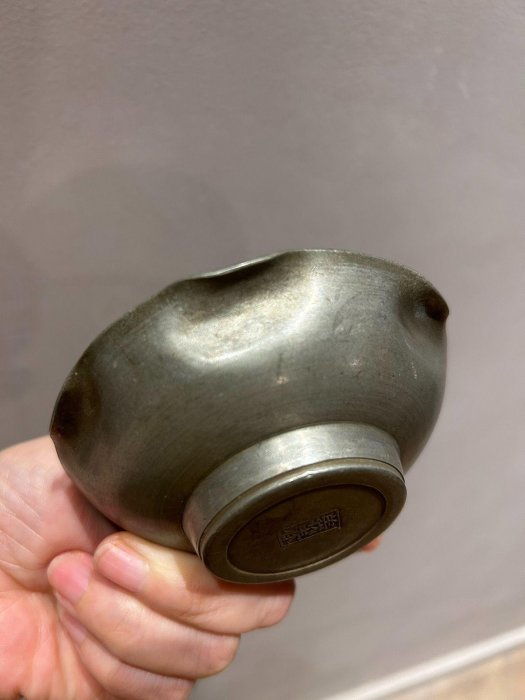 嚴選日本回收民國時期義春款錫托茶托，雙蓮花造型高壁蝶紋，錫製精巧杯