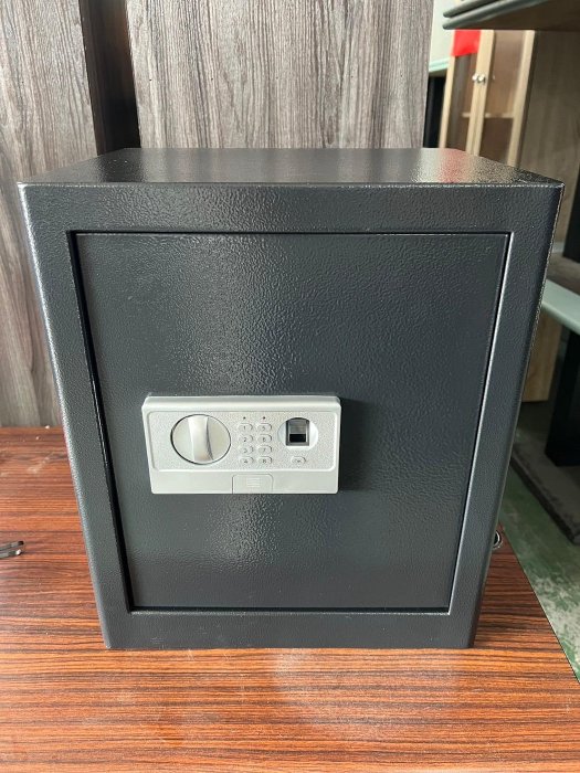 【全國二手傢俱】*庫存出清下殺*曜石黑頂級中型電子指紋密碼保險金庫/保險金庫/防爆防火保險櫃 珠寶櫃 防盜金庫 現金櫃 保管保密櫃/辦公家具