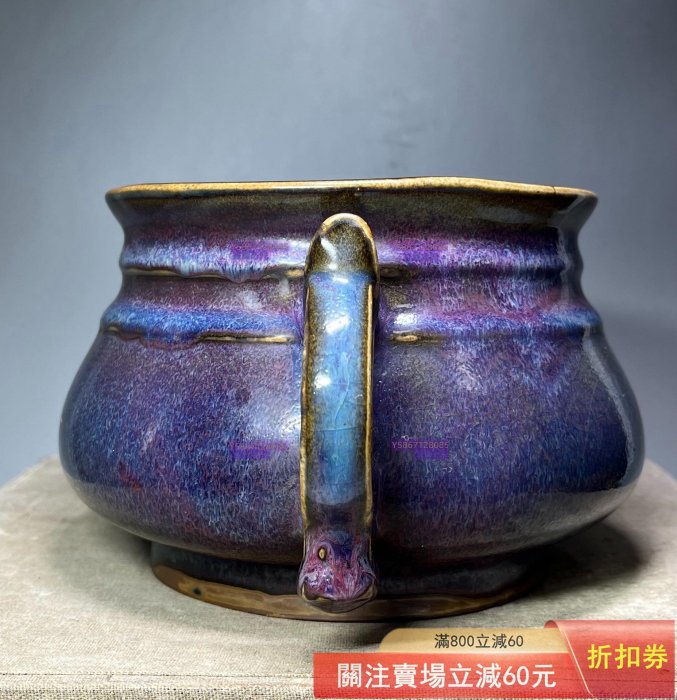 鈞窯葡萄紫簋式爐，官窯之謂，在中國古代陶瓷史上有不同的內涵。就廣義