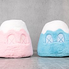 Supreme - KAWS HOLIDAY JAPAN 富士山 8インチ ぬいぐるみ KAWS:HOLIDAY JAPAN 8-inch Mount Fuji Plush – DDTStore