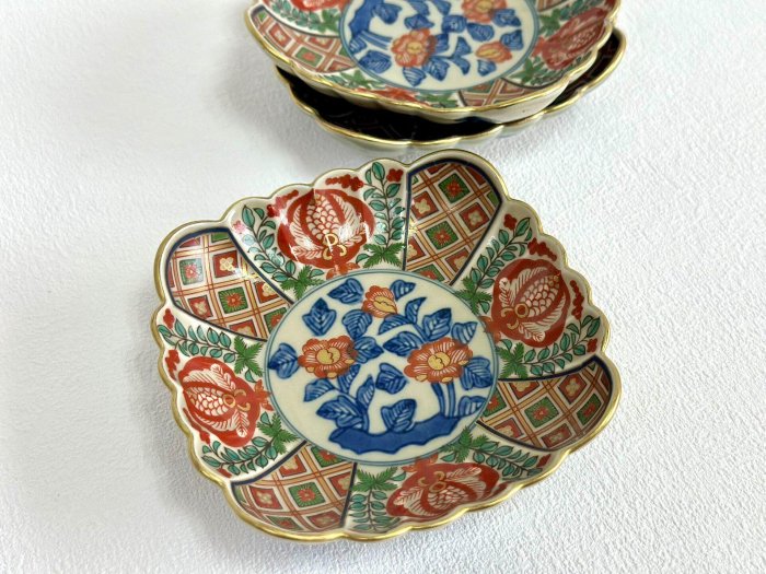 嚴選林九郎創作錦染金彩牡丹花口盤，直徑11cm，全新未使用林九郎錦染