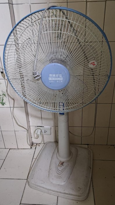 小家電 惠騰 14吋立扇 3段速機械式 電風扇 五葉片 FR-14119,可調高低