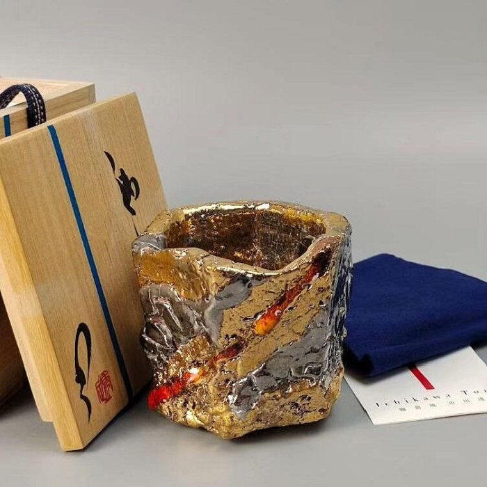 市川透　茶碗　現代アート　備前 嚴選市川透造新派日本備前燒茶碗，金屬釉未使用，附原箱與陶歷，直徑