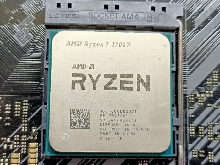 電腦雜貨店→AM4 AMD R7 Ryzen 7 3700X CPU 八核 無內顯二手良品 $2999