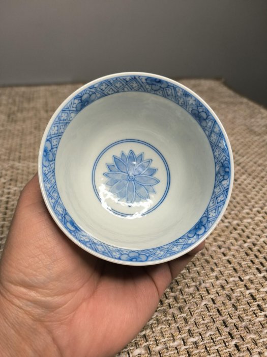 景德鎮純手工青花龍紋主人杯，柴窯風貌大氣推薦，適合收藏。回字紋杯口