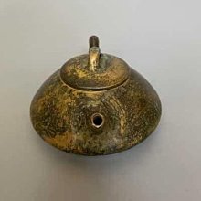 清乾隆款 銅製茶壺 煎茶道具 古銅壺 在銘 舊藏乾隆年制茶壺擺件古黃銅壺手把壺茶道創意茶寵擺件尺寸見圖示古樸的
