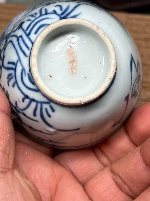 清代青花過墻梅小杯，直徑6.8cm，工藝老道青花自然中古茶道收藏清代