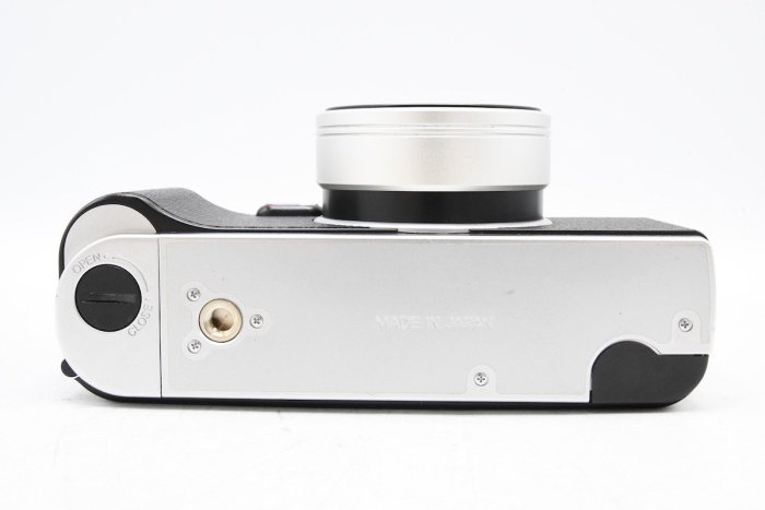 KONICA HEXAR SILVER AF 35mm＋ケース付き Konica Hexar Silver with 35mm f2 lens, leather case, and strap