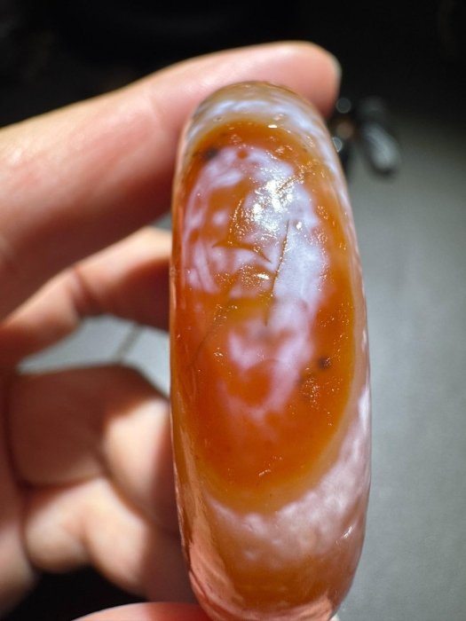 嚴選天然紅瑪瑙手錶鏈漢風玉環，皮殼渾厚包漬自然，直徑4.4公分紅瑪瑙