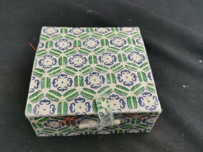 嚴選乾隆年製青花龍紋印泥盒，品相完好尺寸清晰，建議入手收藏。 青花