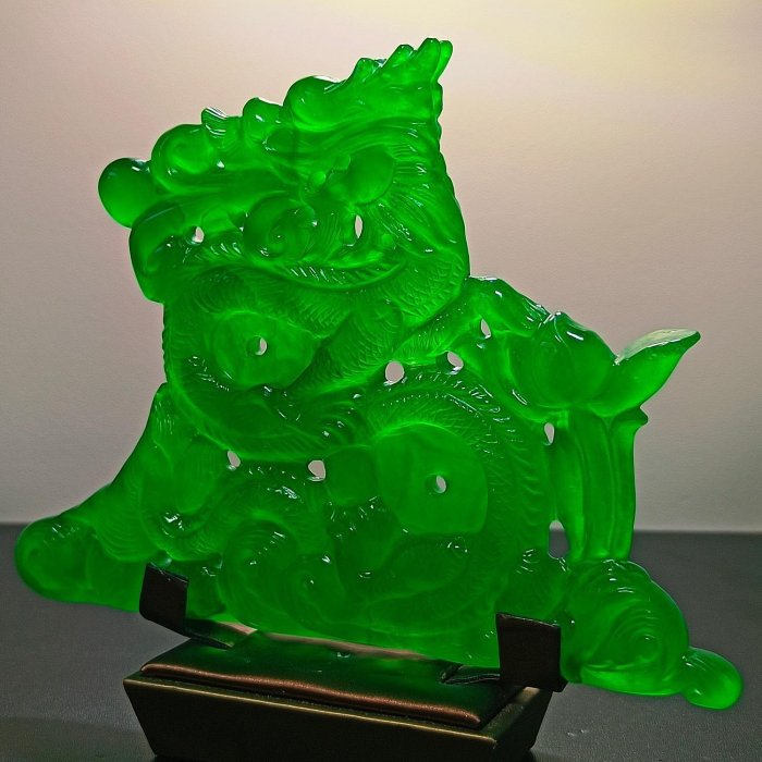 翡翠 龍 老翡翠帝王綠翡翠龍擺件尺寸18.5/14cm 重504.9克鏤空雕刻種水十足瑩光