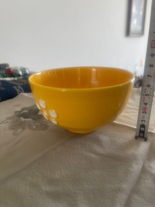 中古日本赤沢露石黃交趾茶碗，原箱貢布陶歷珍藏，品相如圖。嚴選推薦