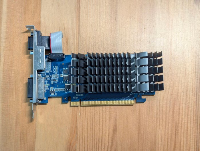 ASUS 華碩 輝達 nVidia GeForce 210 EN210 SILENT/DI/1GD3/V2(LP) 靜音獨立顯示卡 PCI-E 獨顯