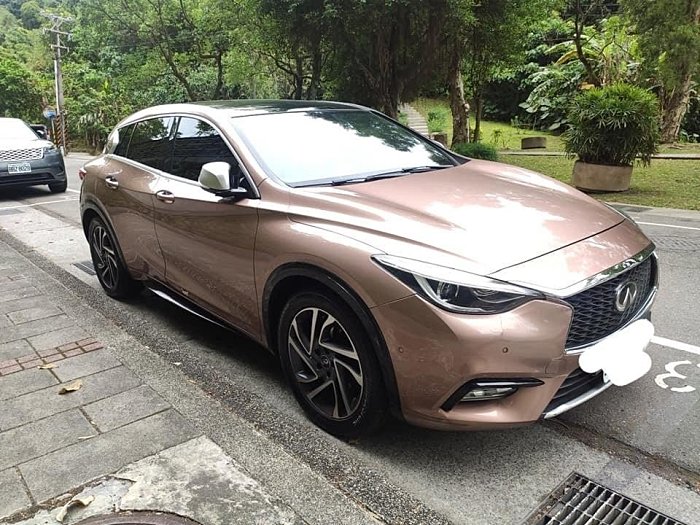 乂 2016年 Q30  質感掀背車  路上焦點 車況極美  乂